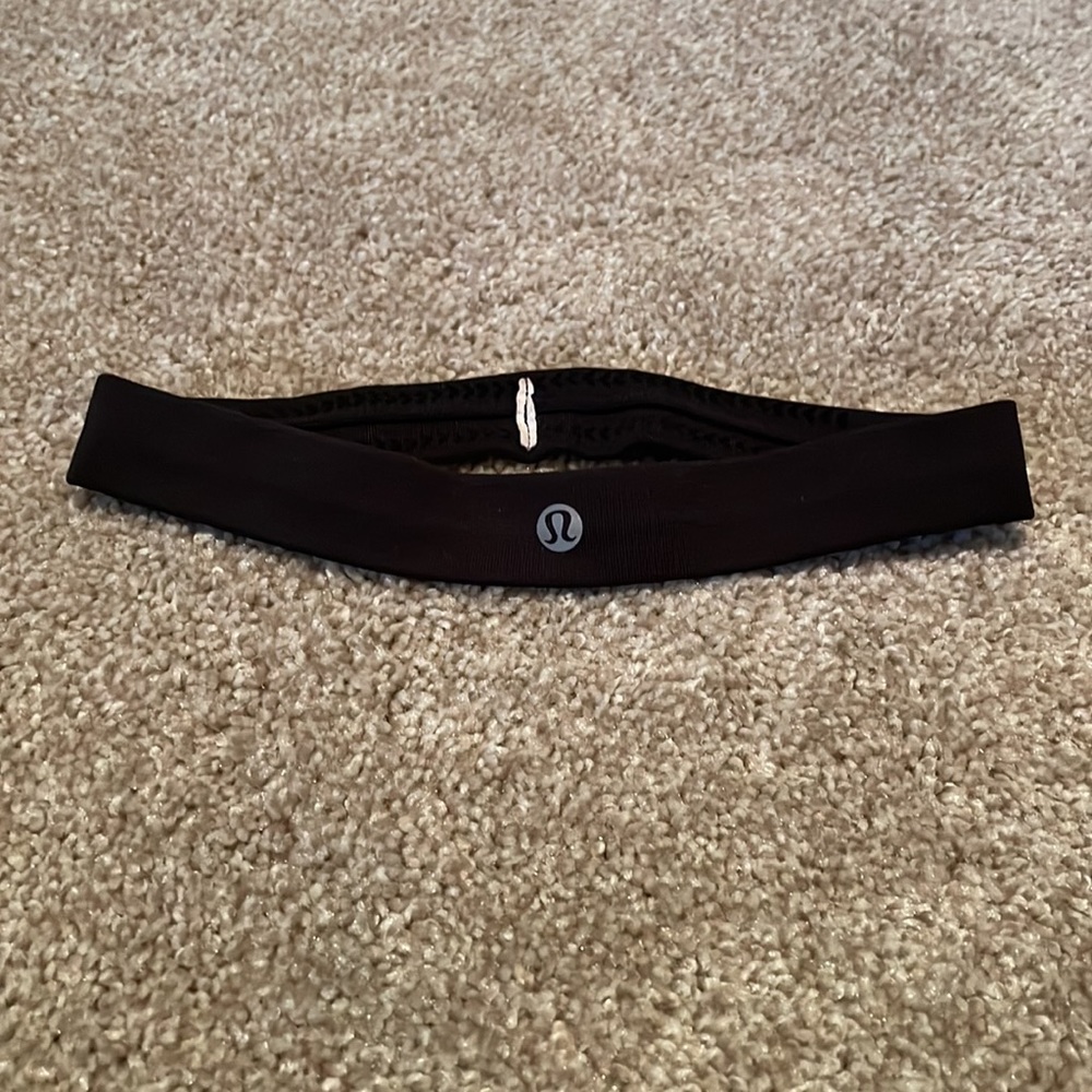 *SOLD* Lululemon Black Headband - Picture 3 of 4